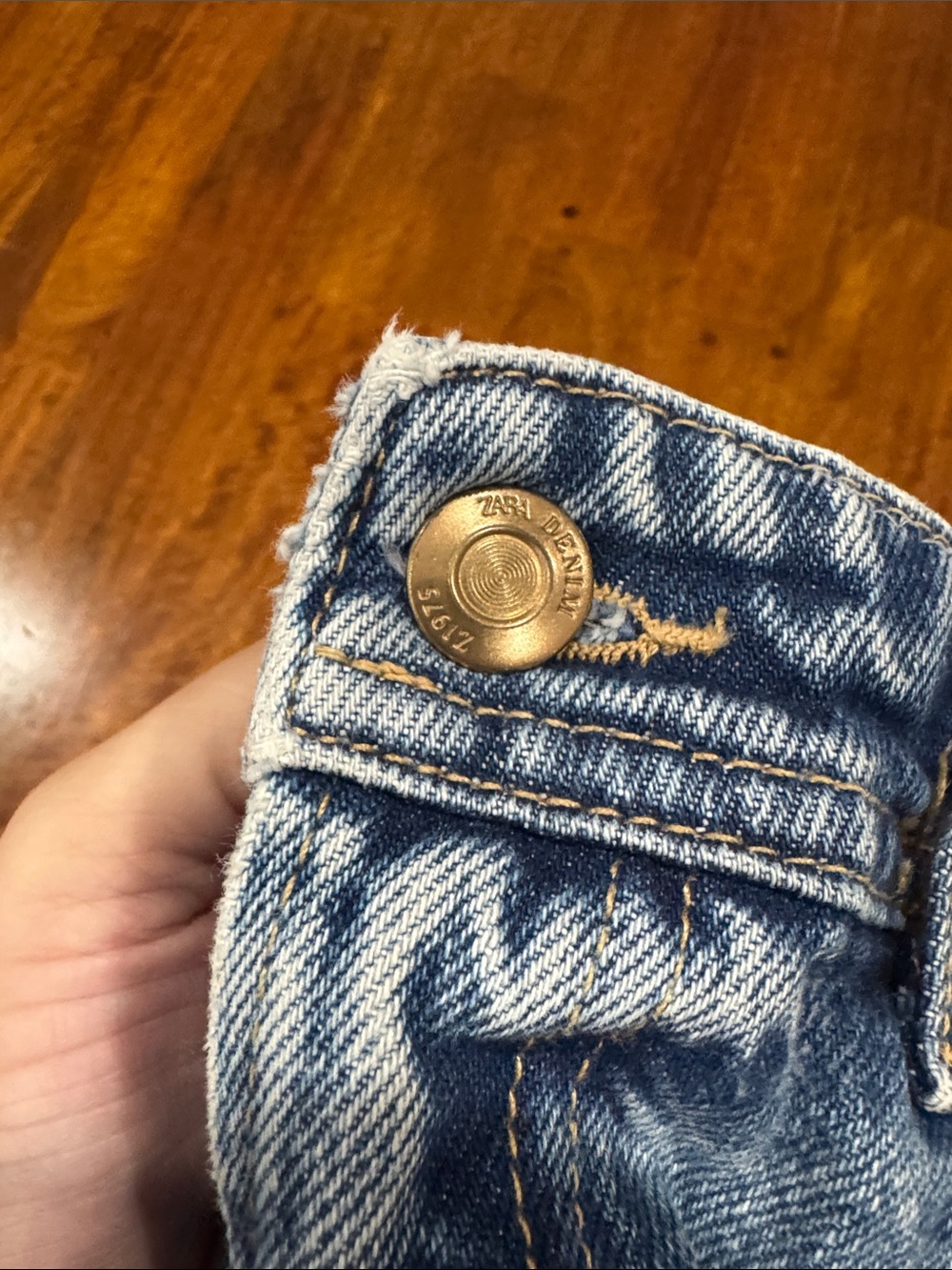 Zara Slightly High Rise Distressed Ripped Jeans size 4 - Picture 13 of 13